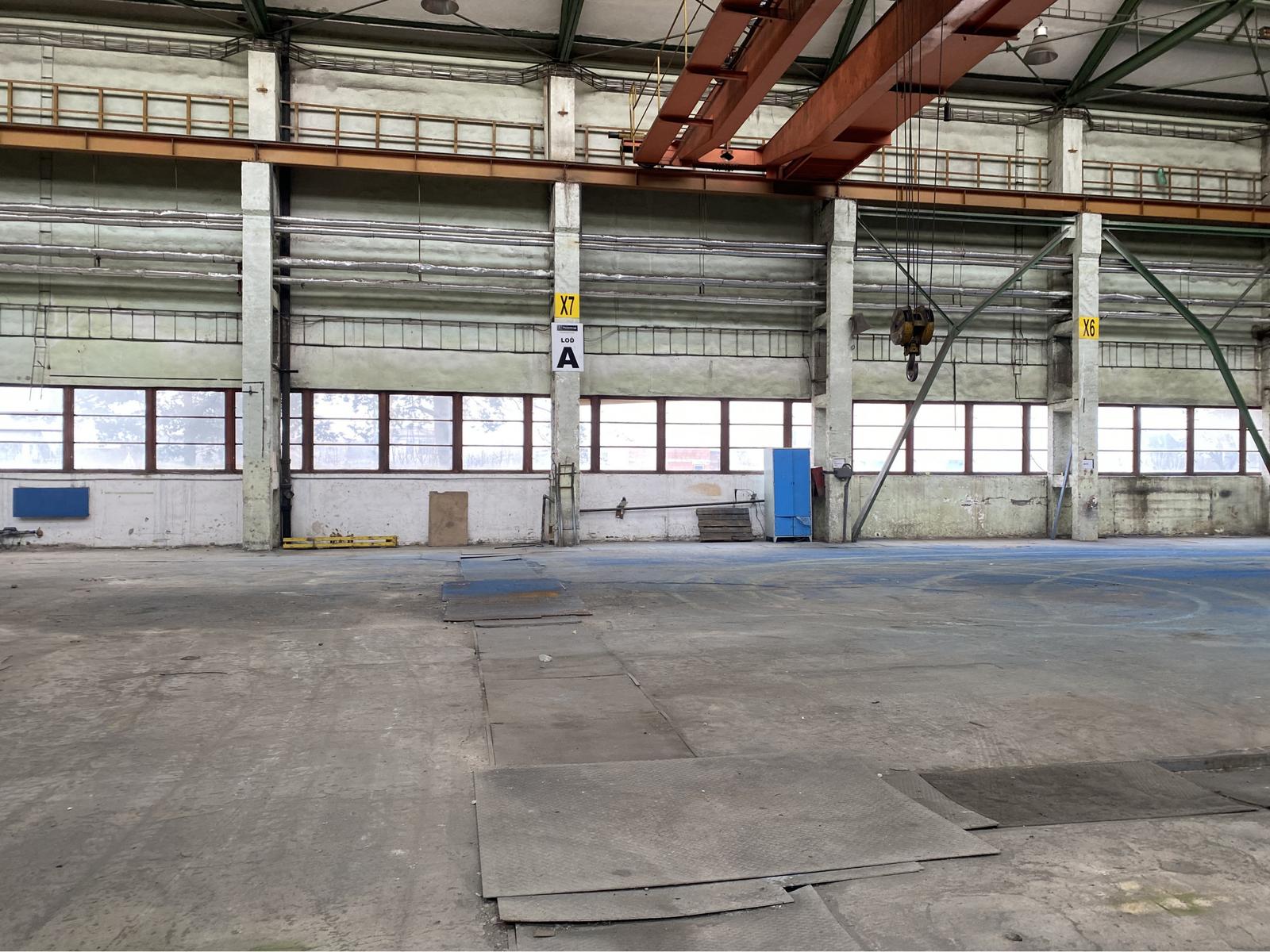 Výrobné a skladovacie priestory - 4000 m2 – fotka 2