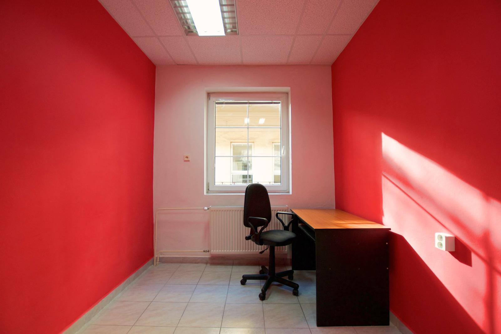 Priestor s umývadlom – 9 m2 – v centre pri Hiltone.