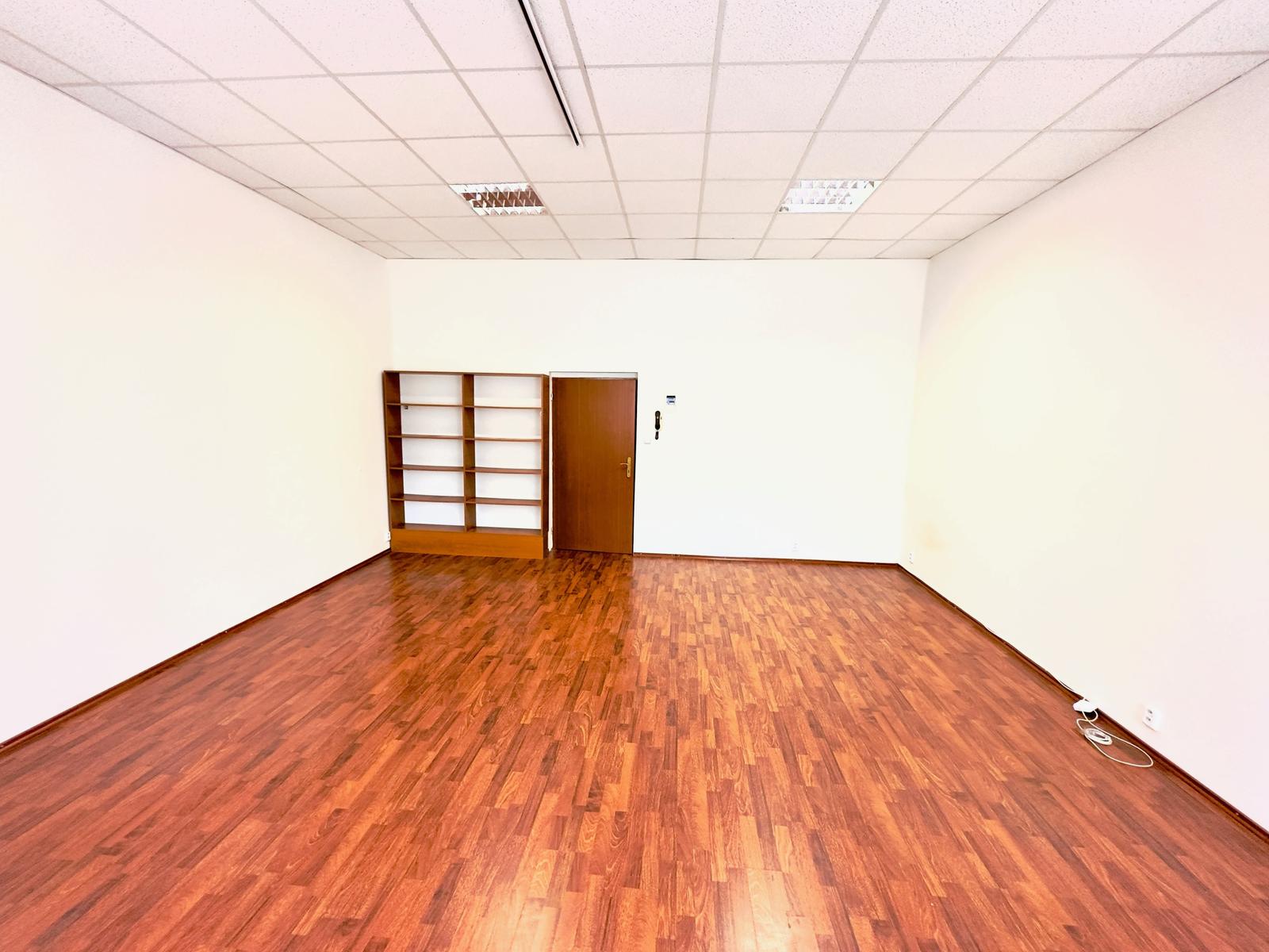 Rekonštruované priestory 41 m2 v centre mesta – fotka 2