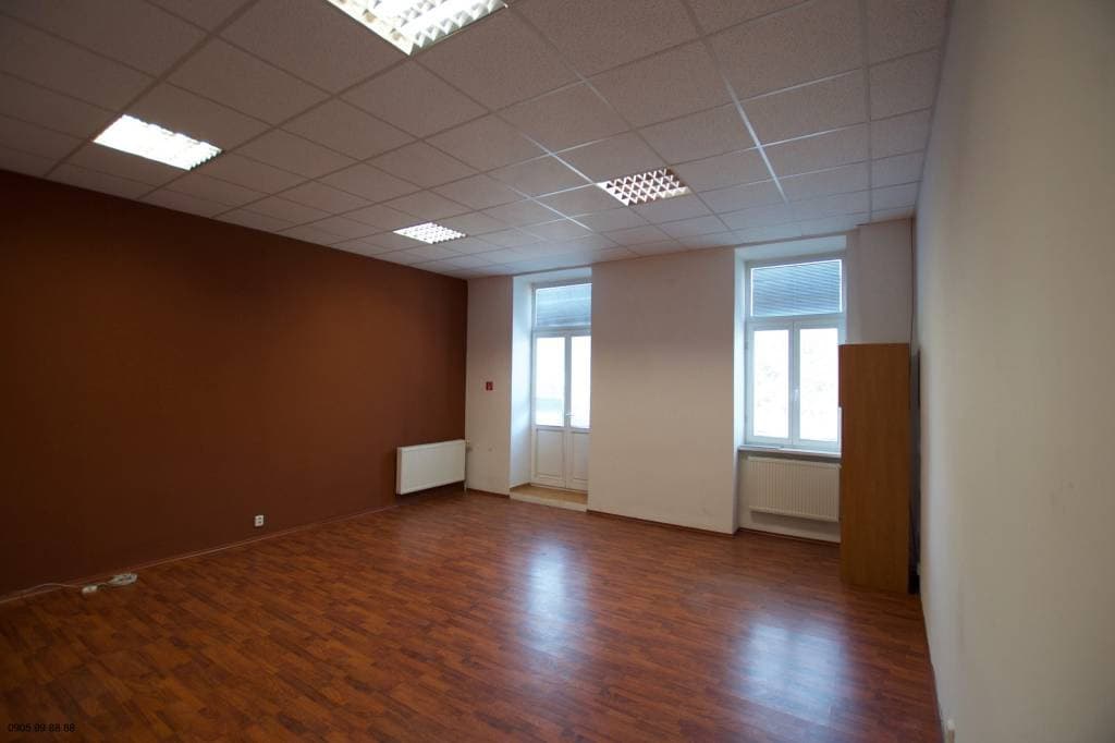 Rekonštruované priestory - 35 m2 - v centre
