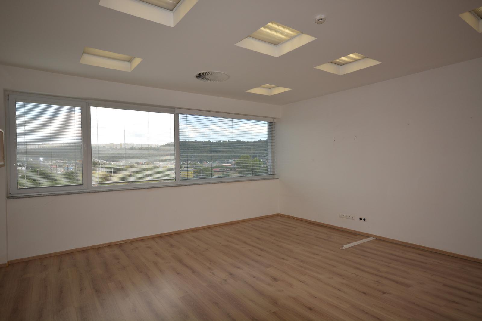 Priestranná kancelária - 35 m2 - v centre mesta