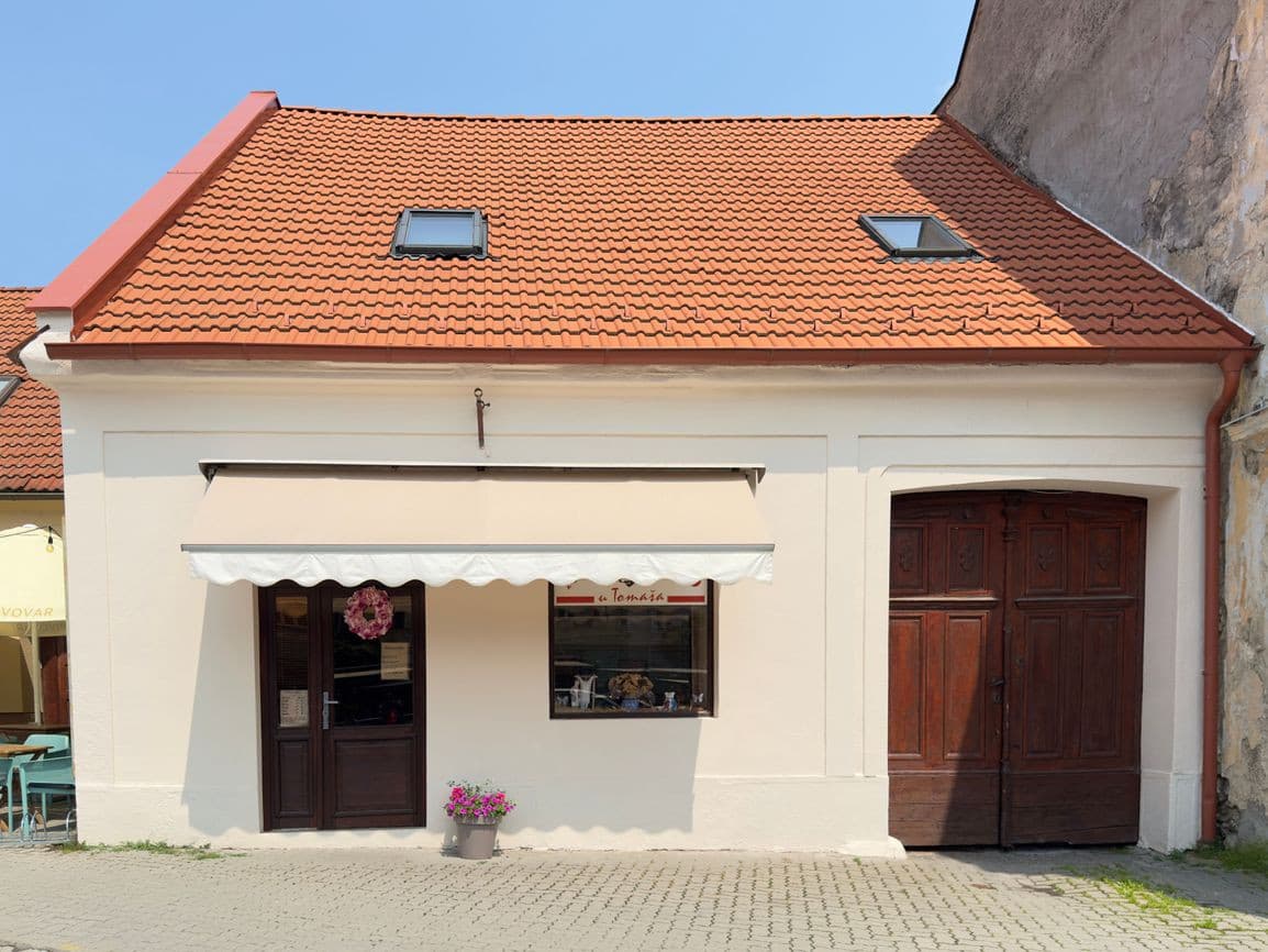 Exkluzívna Investícia: Rodinný dom s obchodným priestorom, Modra