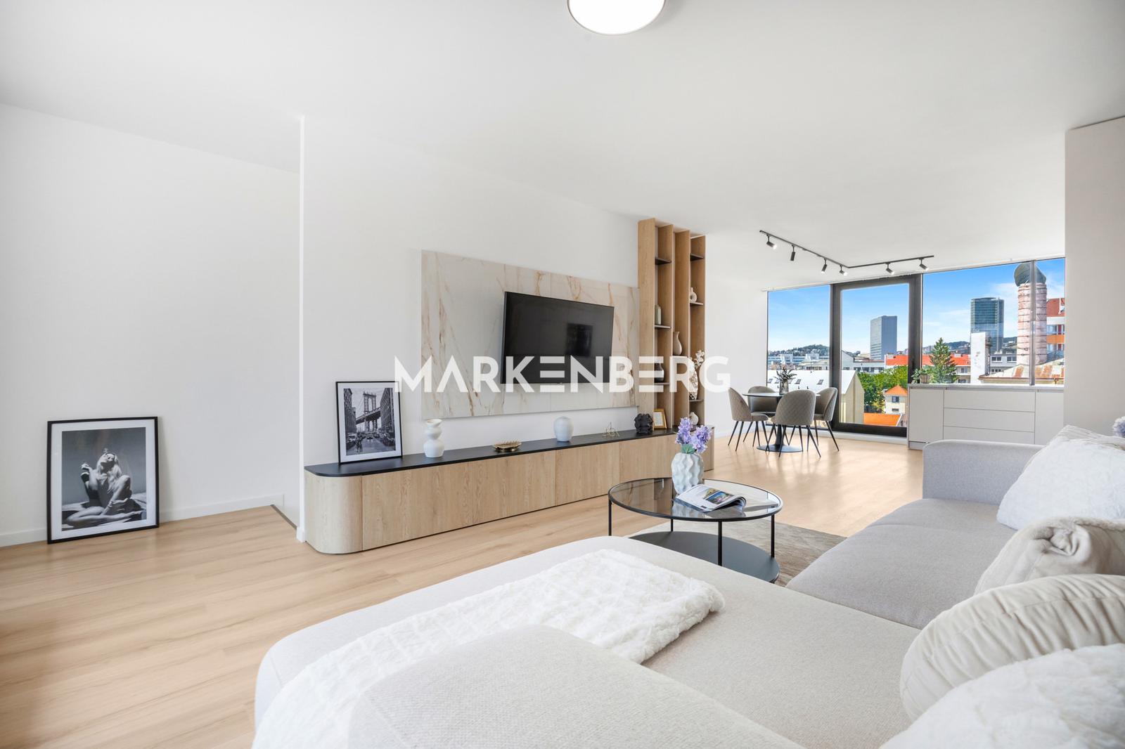 Exkluzívny 3-izbový penthouse s terasou a výhľadom na downtown - Dunajská ul.