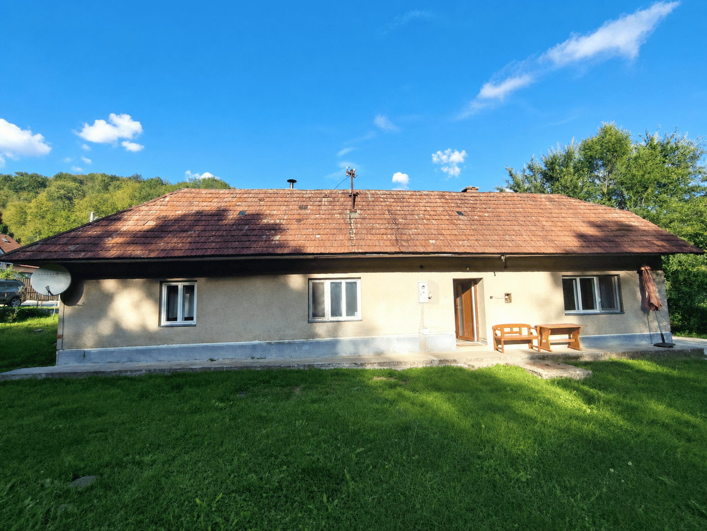 Útulný dom s obrovským 20-árovým pozemkom a potokom v náručí prírody (Prašník)