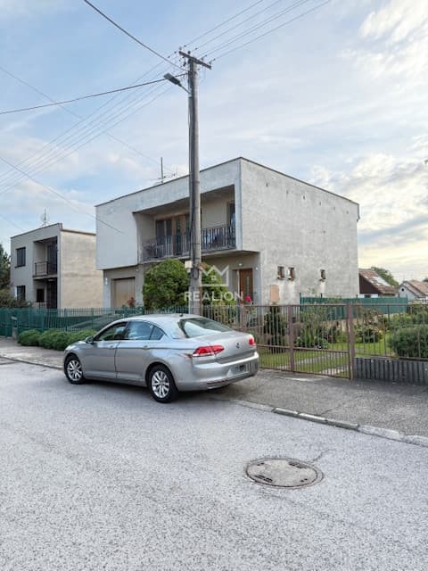 PREDAJ: RD 334 m2 možný facelift na pozemku 753 m2 na Rastlinnej, Jarovce – fotka 2