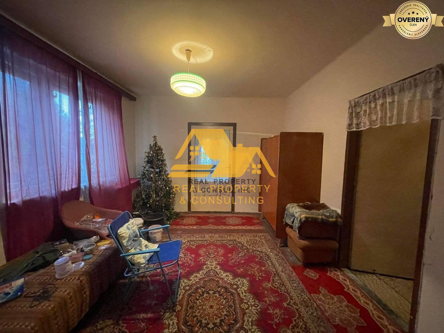 Predám rodinný dom s veľkým pozemkom v obci Imeľ – fotka 2