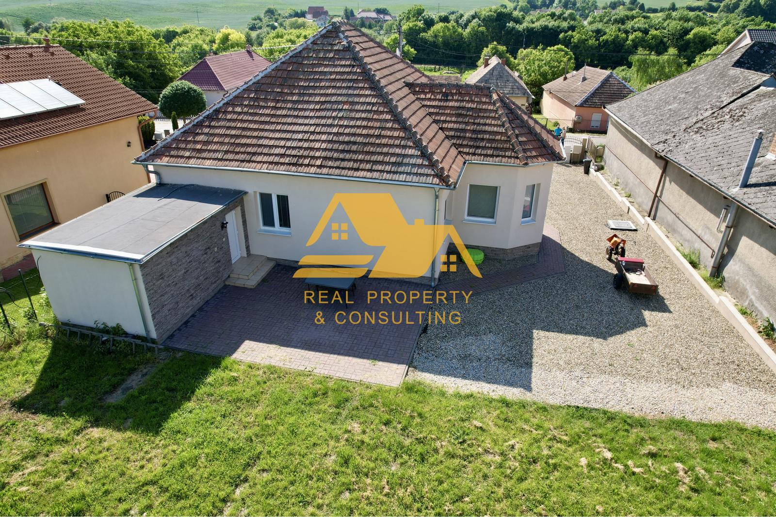 Predám zrekonštruovaný rodinný dom v obci Podhájska – fotka 2