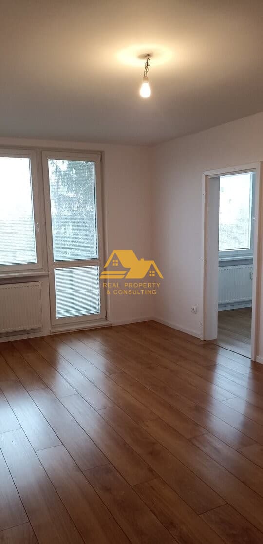 Prerobený 2 izbový byt s balkónom v Nových Zámkoch