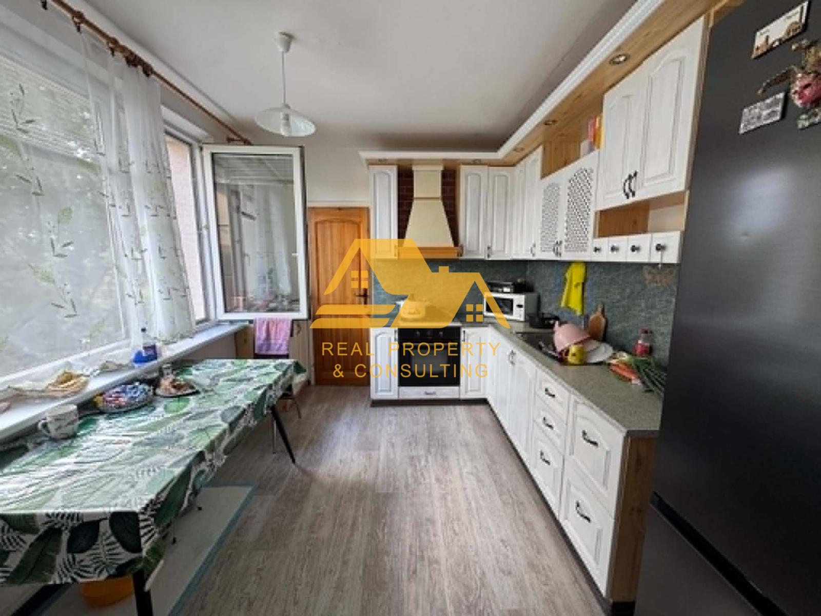 Exkluzívne!Predám 3 izbový byt s 2 balkónmi v Nových Zámkoch
