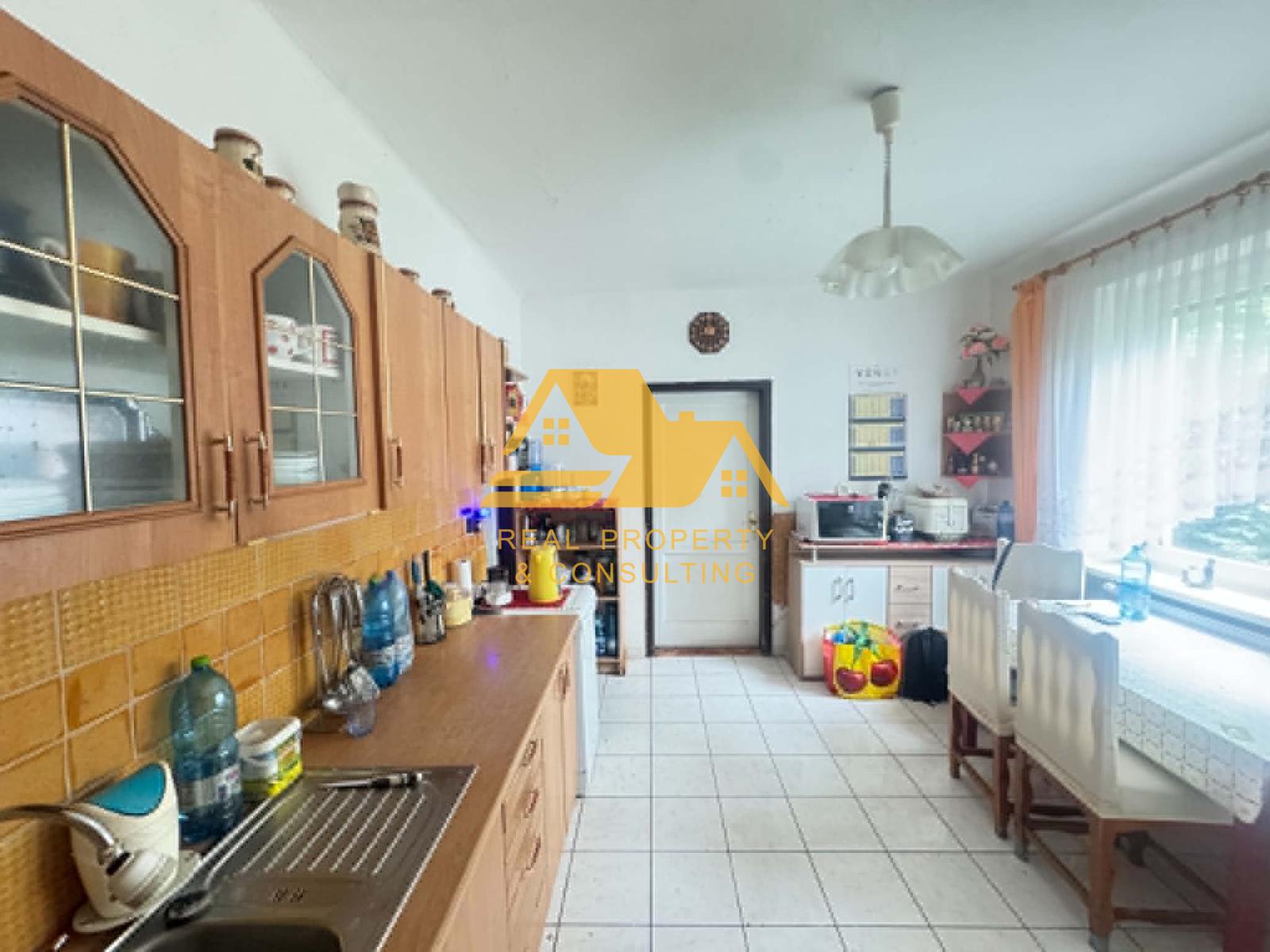 Znížená cena! Predám rodinný dom s veľkým pozemkom v Malej Mani