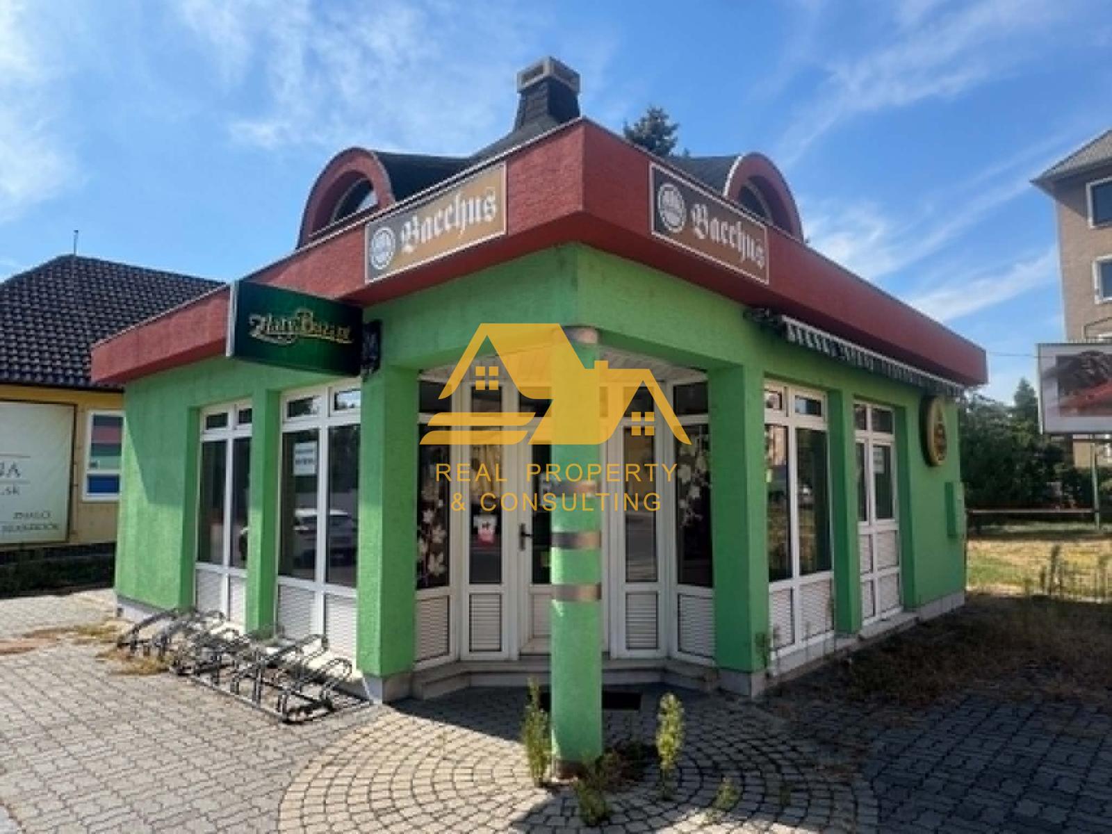Predám budovu s obchodným duchom v centre Nových Zámkov – fotka 2