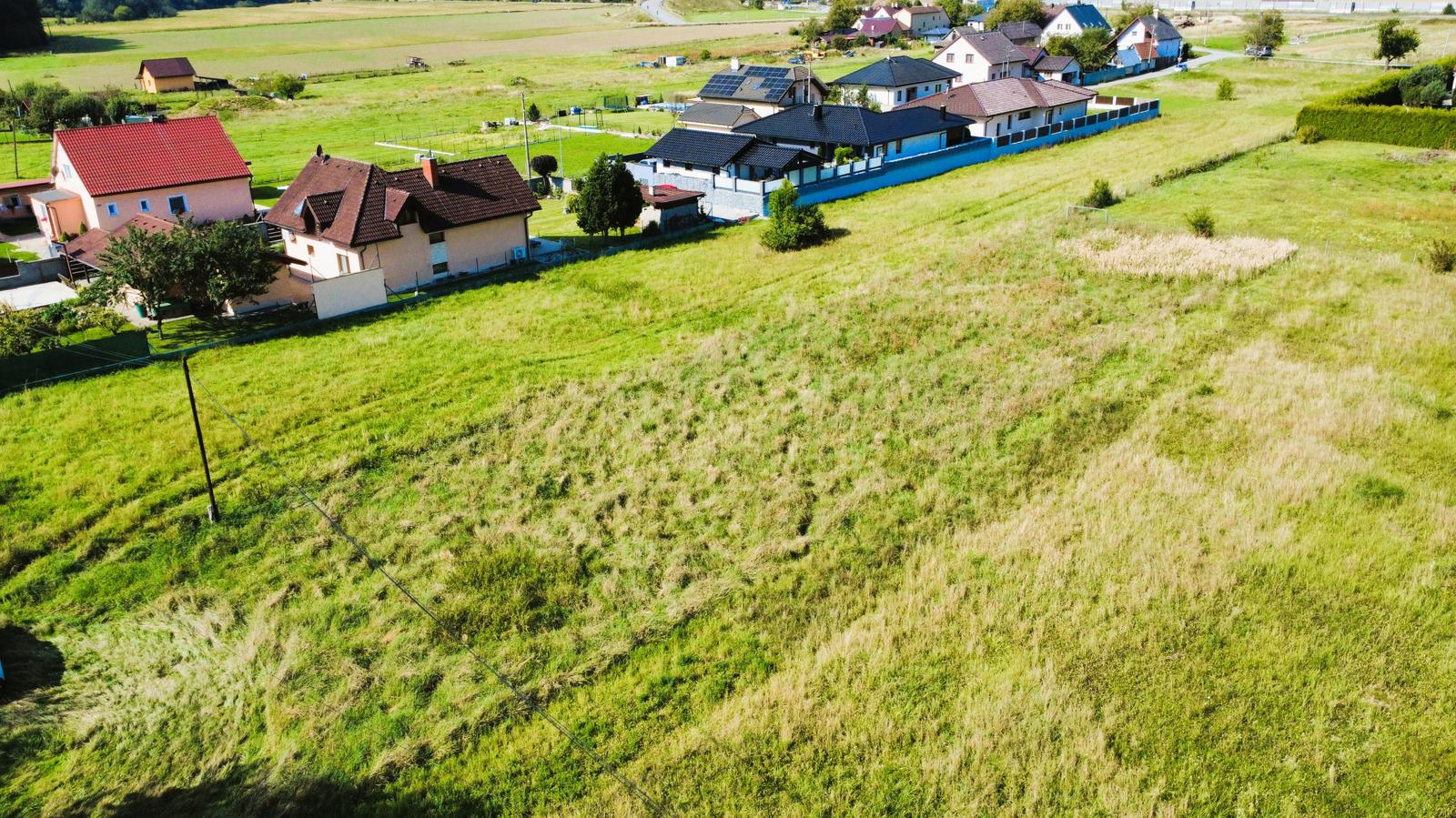 Rezervované! Krásny stavebný pozemok v obci Plevník. 1275m2. – fotka 2