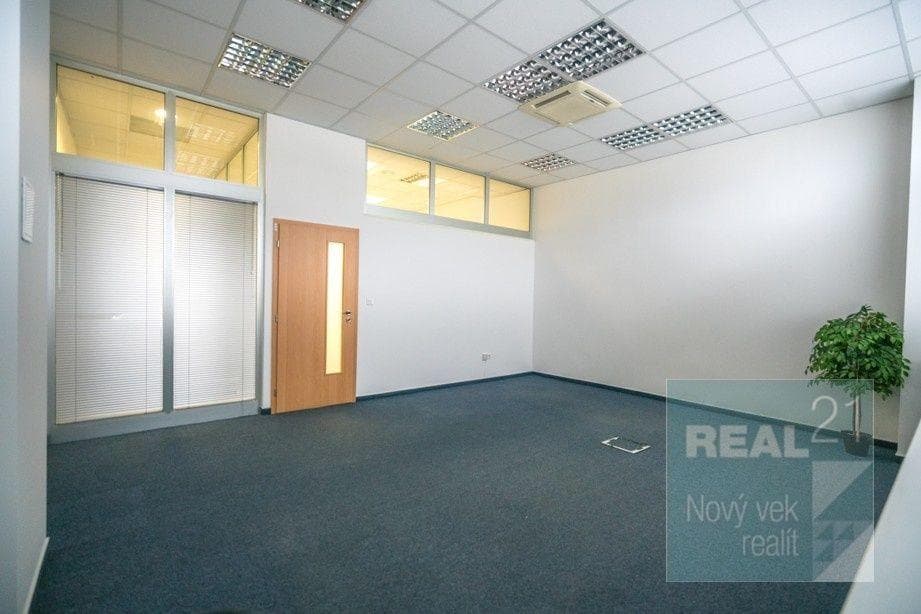 Ponúkame na prenájom administratívne priestory v centre mesta.