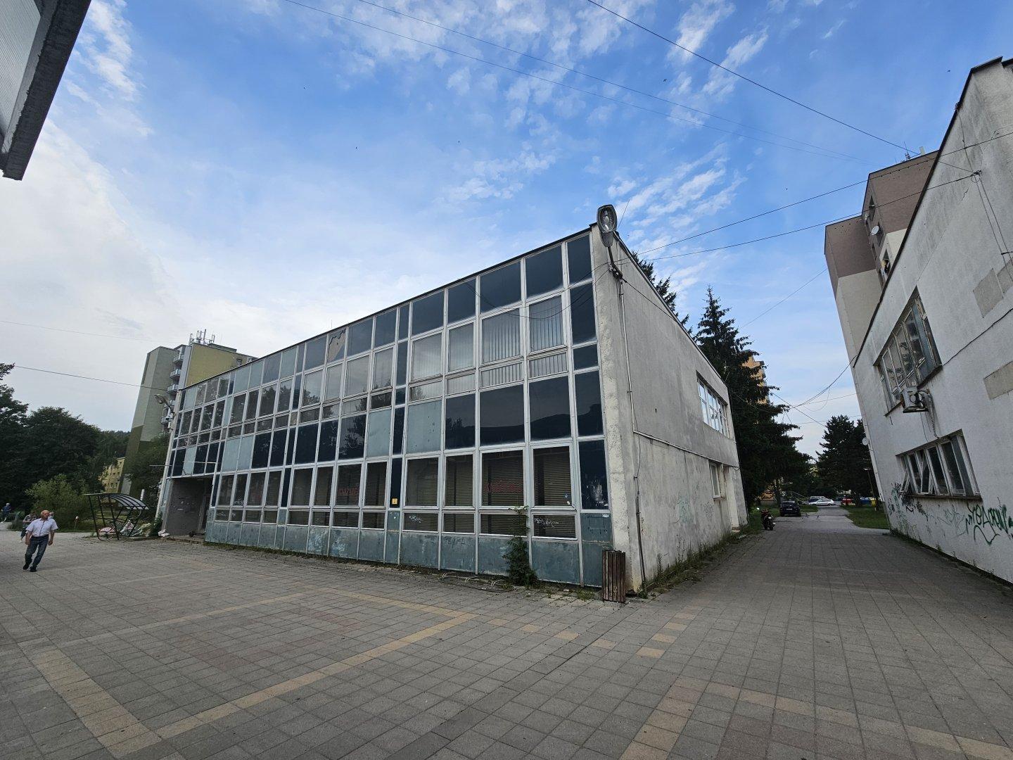 Polyfunkčná budova Považská Bystrica – fotka 2
