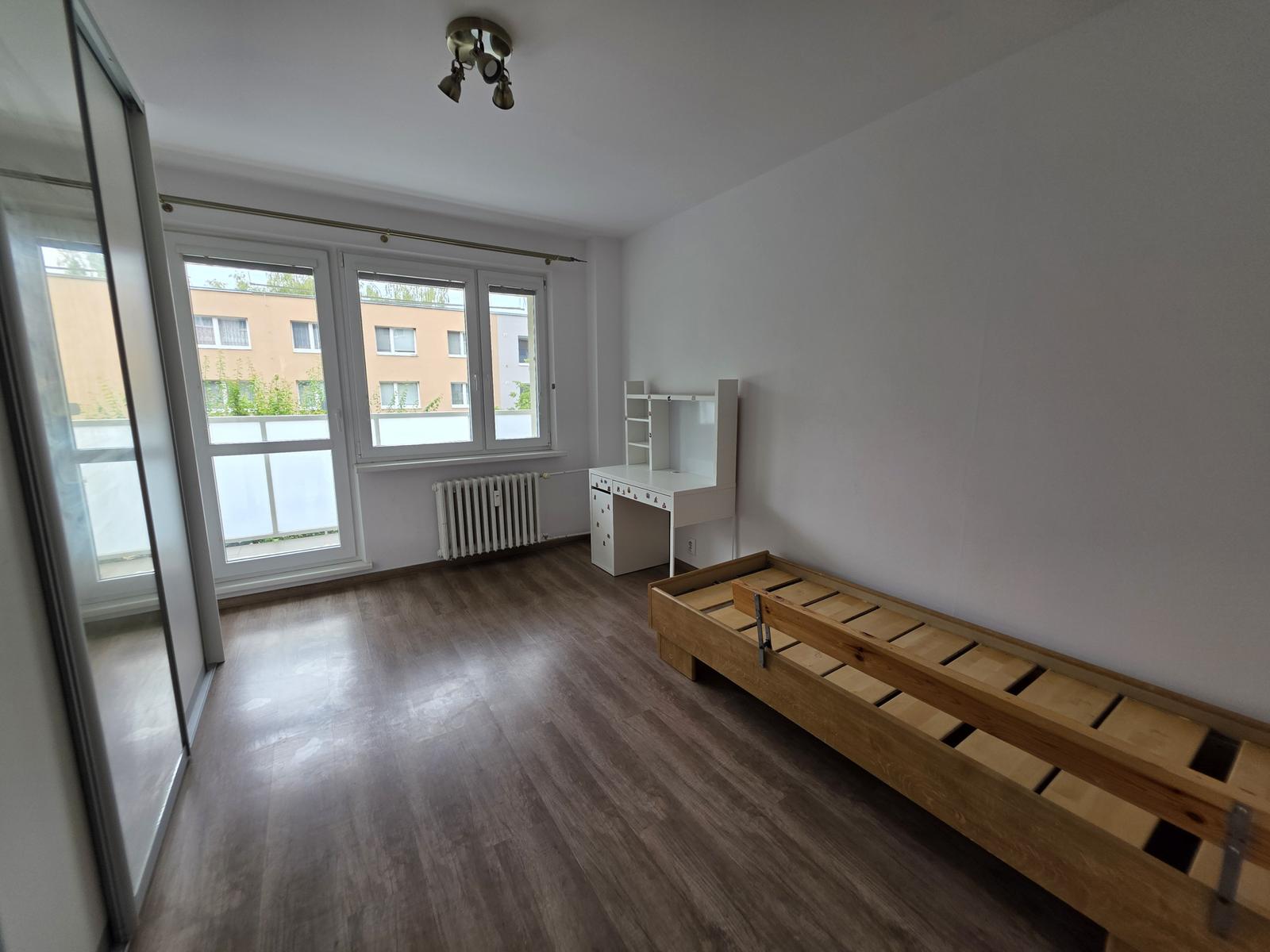 Na prenájom: Moderný 3-izbový byt po kompletnej rekonštrukcii – sídlisko SNP – fotka 2