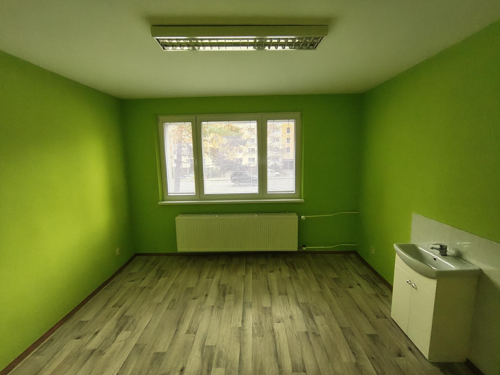 REZERVOVANÝ-Ponúkame na prenájom 3 izbový nebytový priestor na sídlisku Hliny.