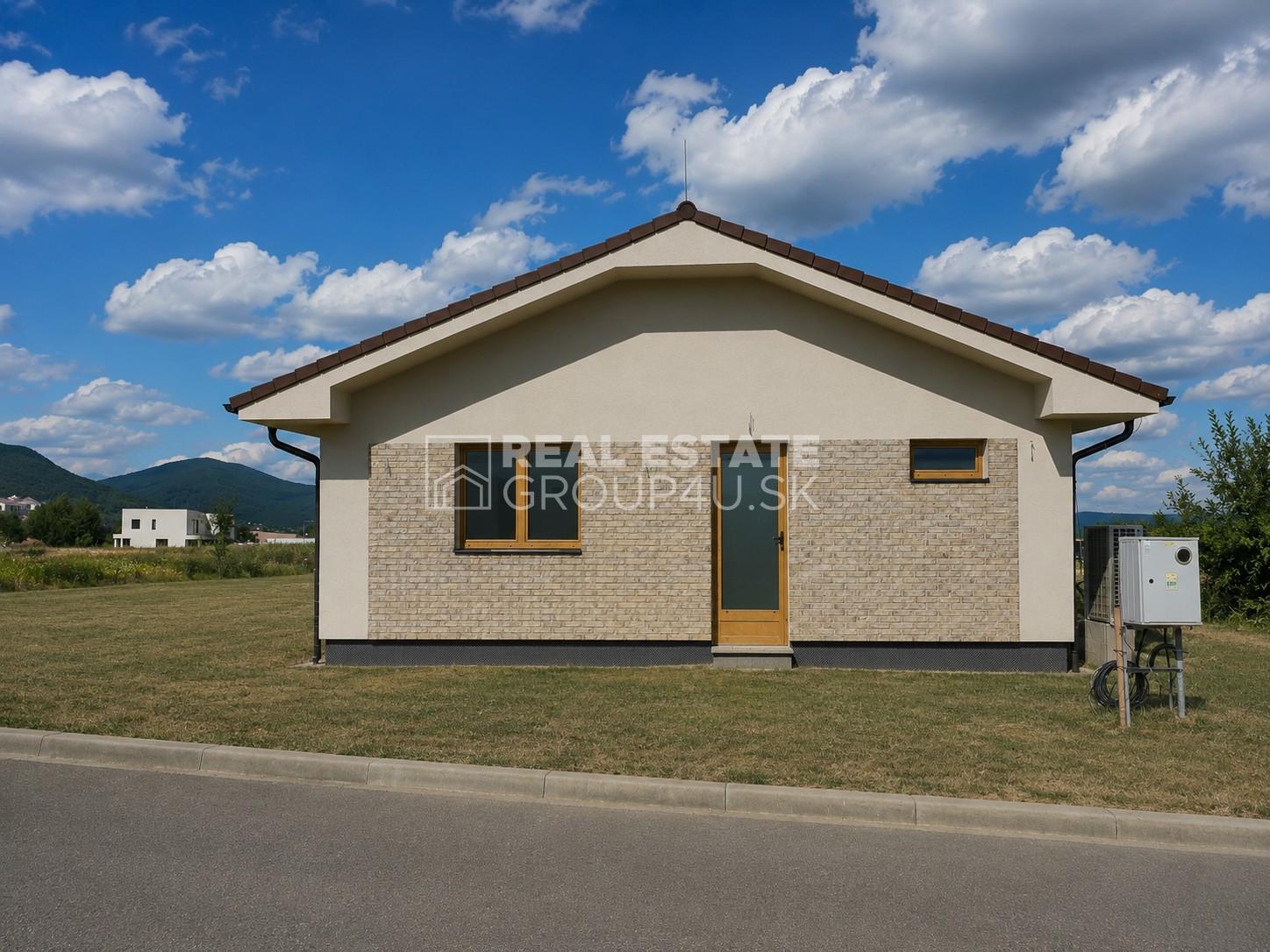 POCTIVÁ STAVBA, PREMYSLENÁ DISPOZÍCIA  – 4-izbový holodom okres Trenčín