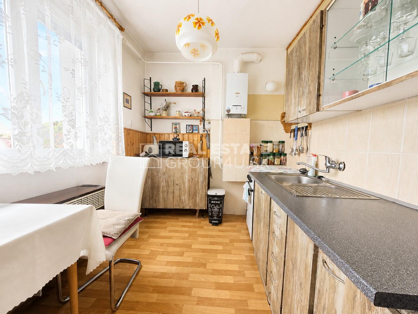 2IZ BYT S BALKÓNOM - SÚHRADKA - LED. ROVNE – fotka 2