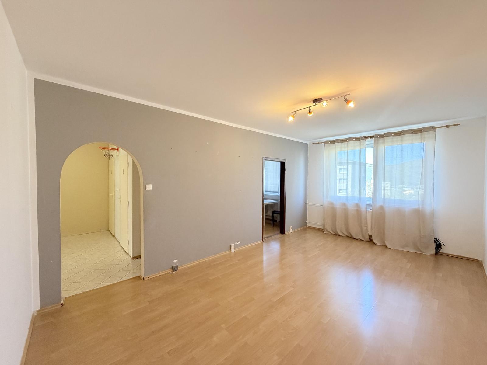 PREDAJ 3 izbový byt s balkónom, Edelényská ulica, Rožňava