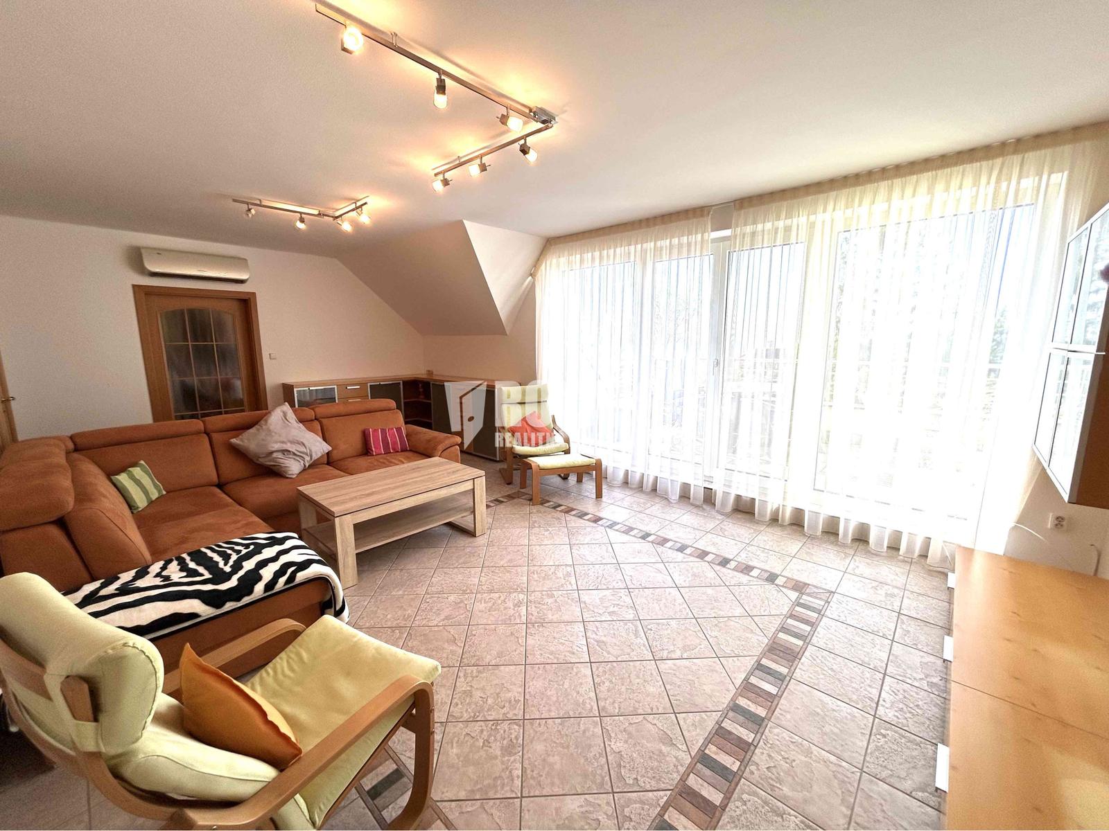 Na prenájom kompletne zariadený 4i byt, balkón, terasa, garáž pre 2 autá + parking, Bratislava IV – fotka 2