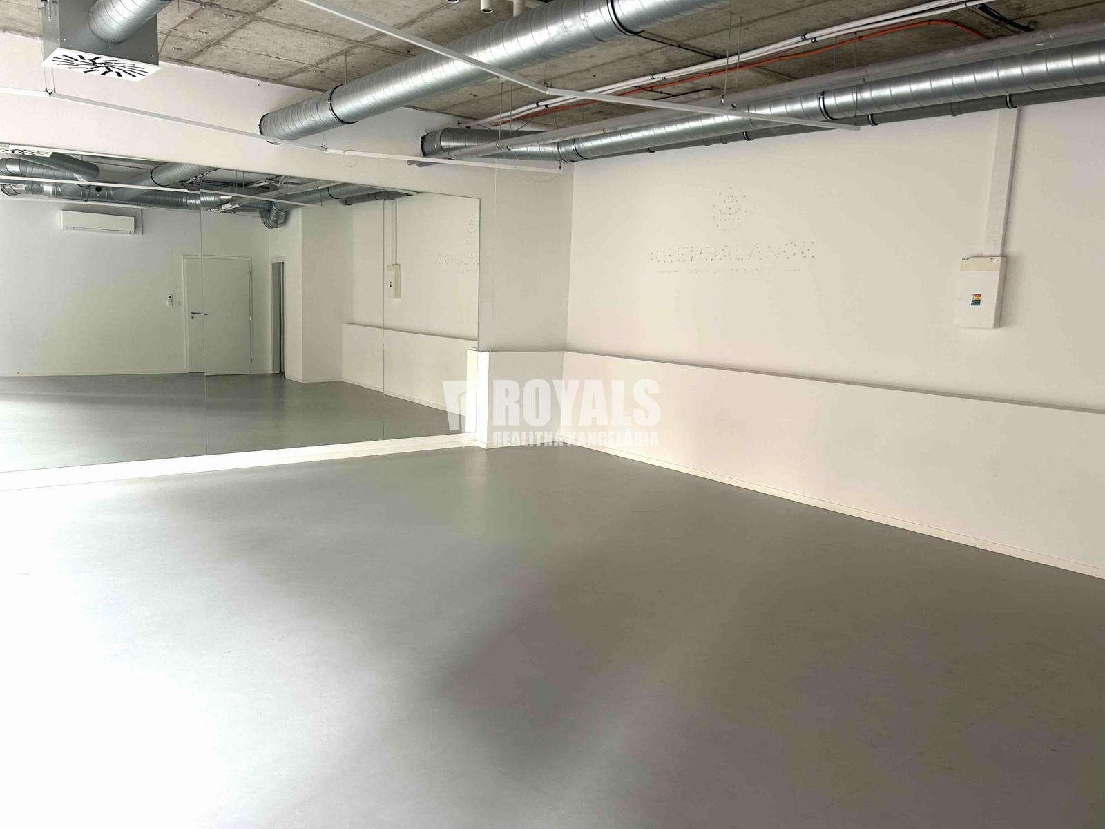 VIDITEĽNÝ SHOWROOM NA ŠANCOVEJ | 190 m² | VEĽKÝ VÝKLAD | PARKOVANIE – fotka 2