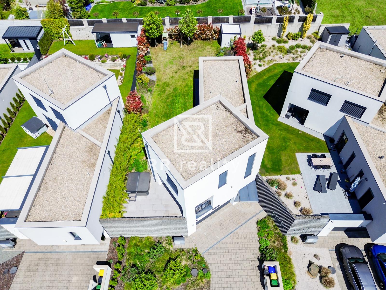 Prémiová smart vila MYSLAVA plná luxusného zariadenia – fotka 2