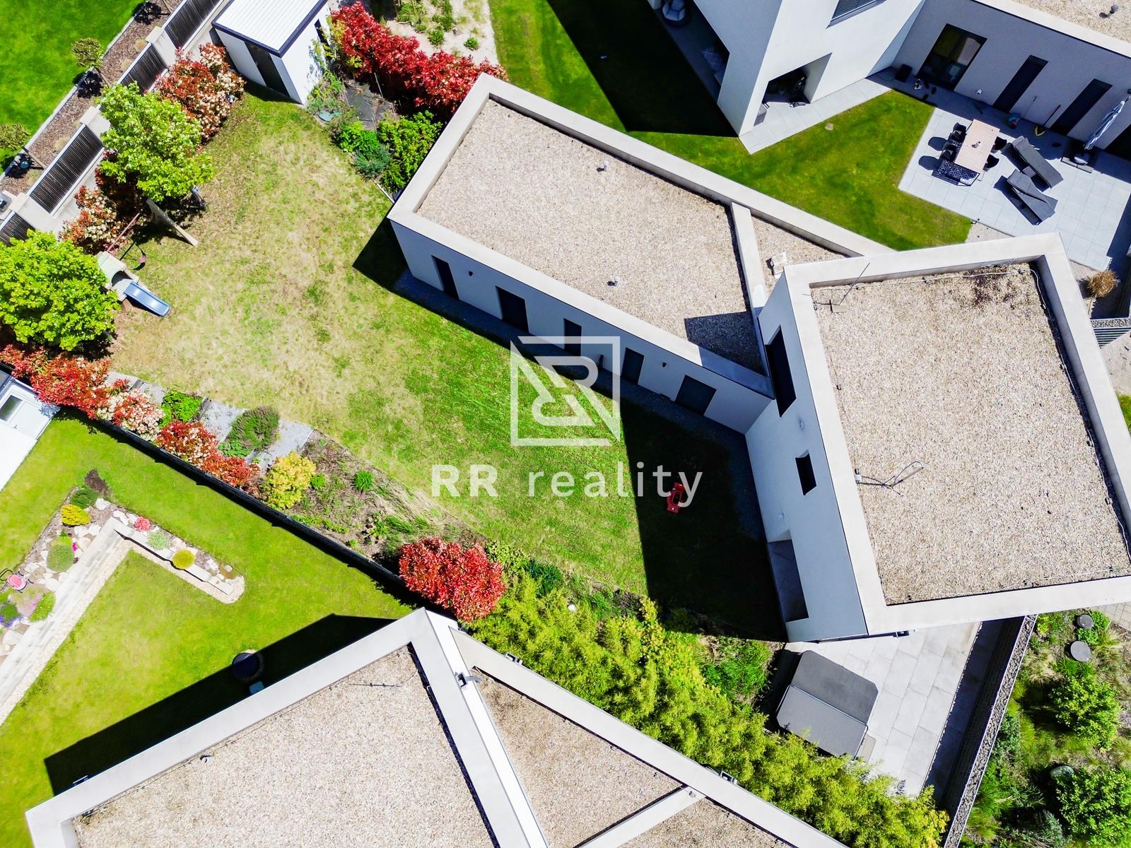 Prémiová smart vila MYSLAVA plná luxusného zariadenia