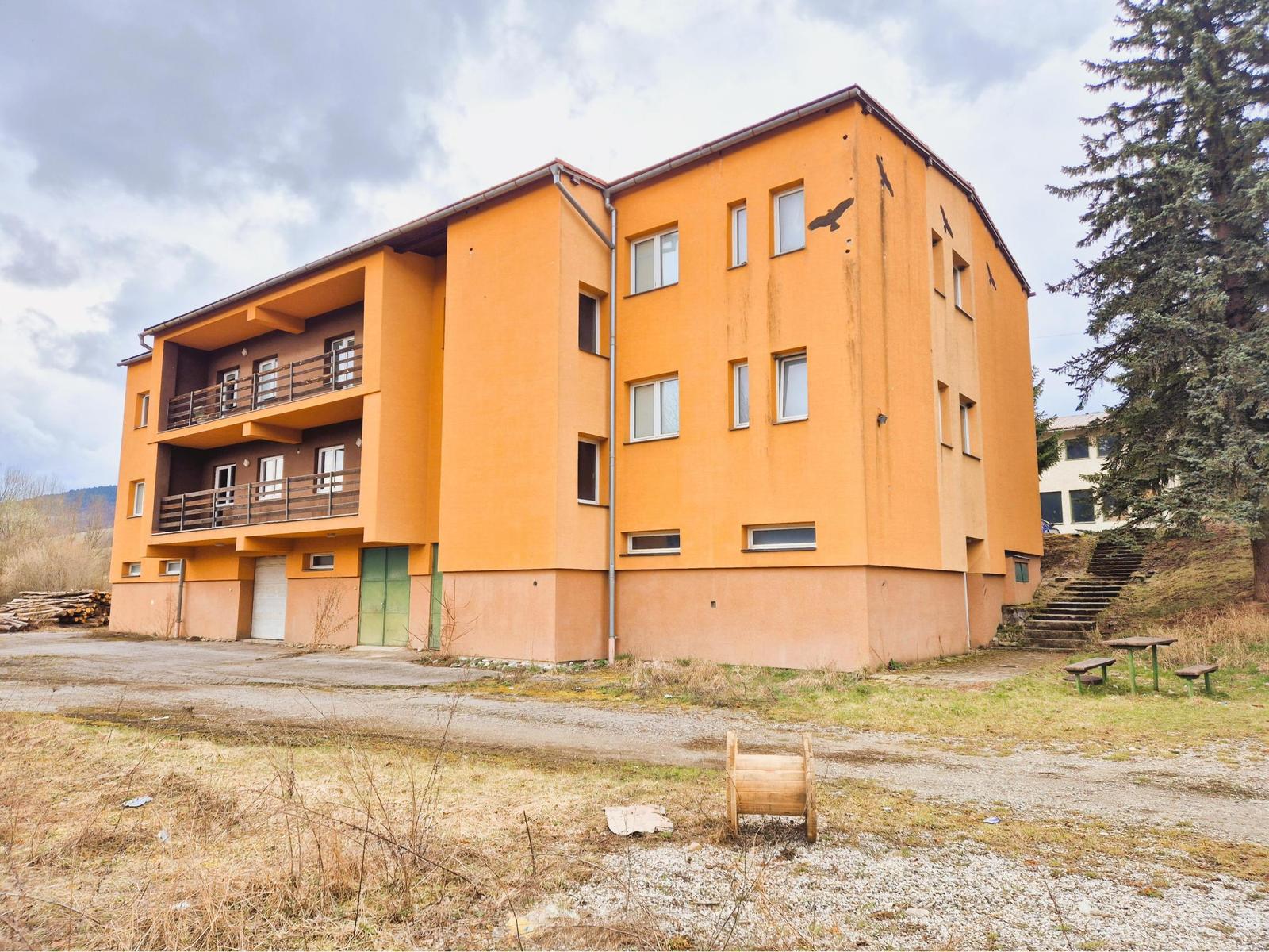 Na predaj multifunkčná budova - Štiavnik (okres Bytča)