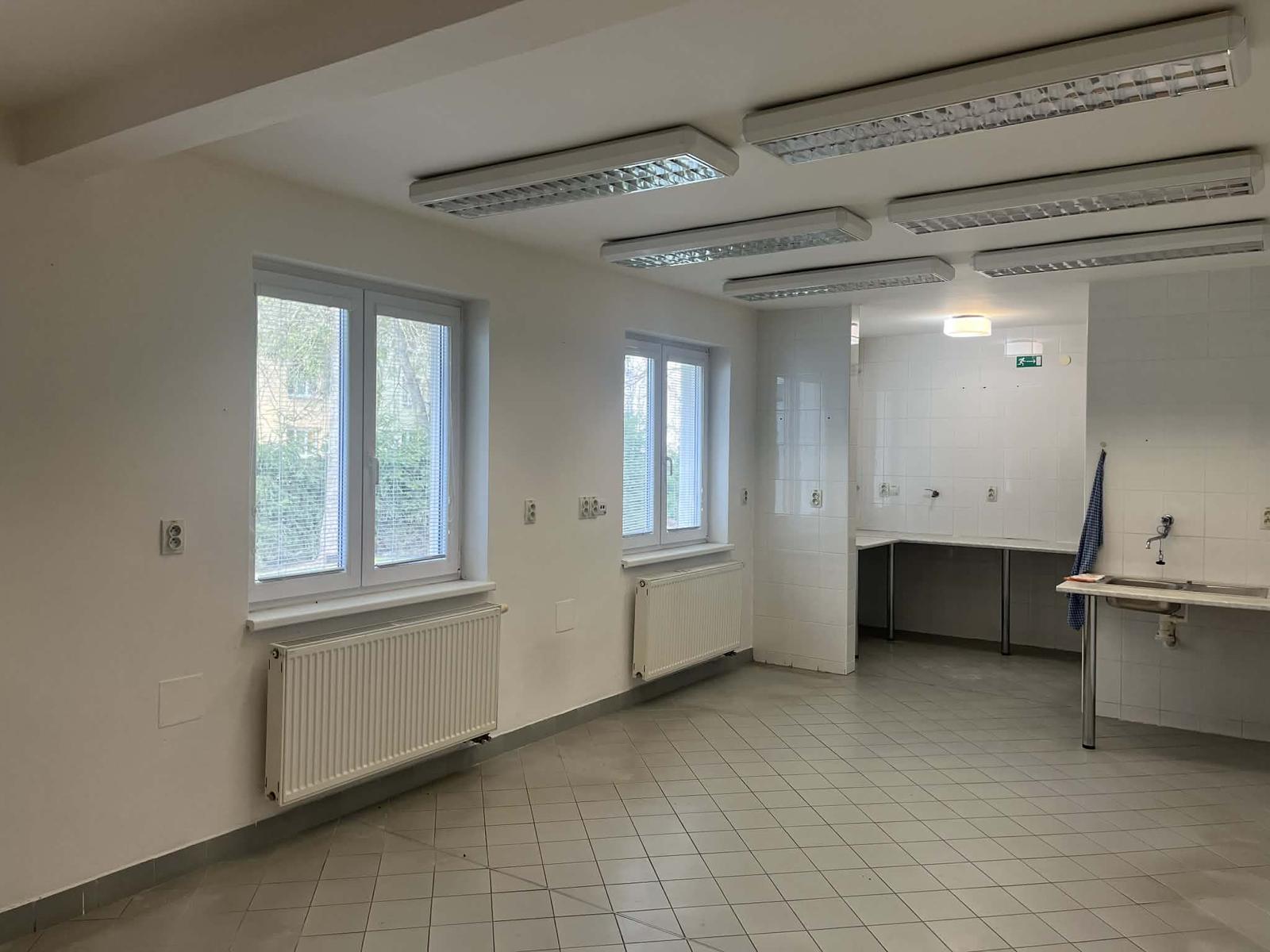 Investičná príležitosť – zrekonštruovaná budova, 1274 m2 pozemok v širšom centre mesta – fotka 2