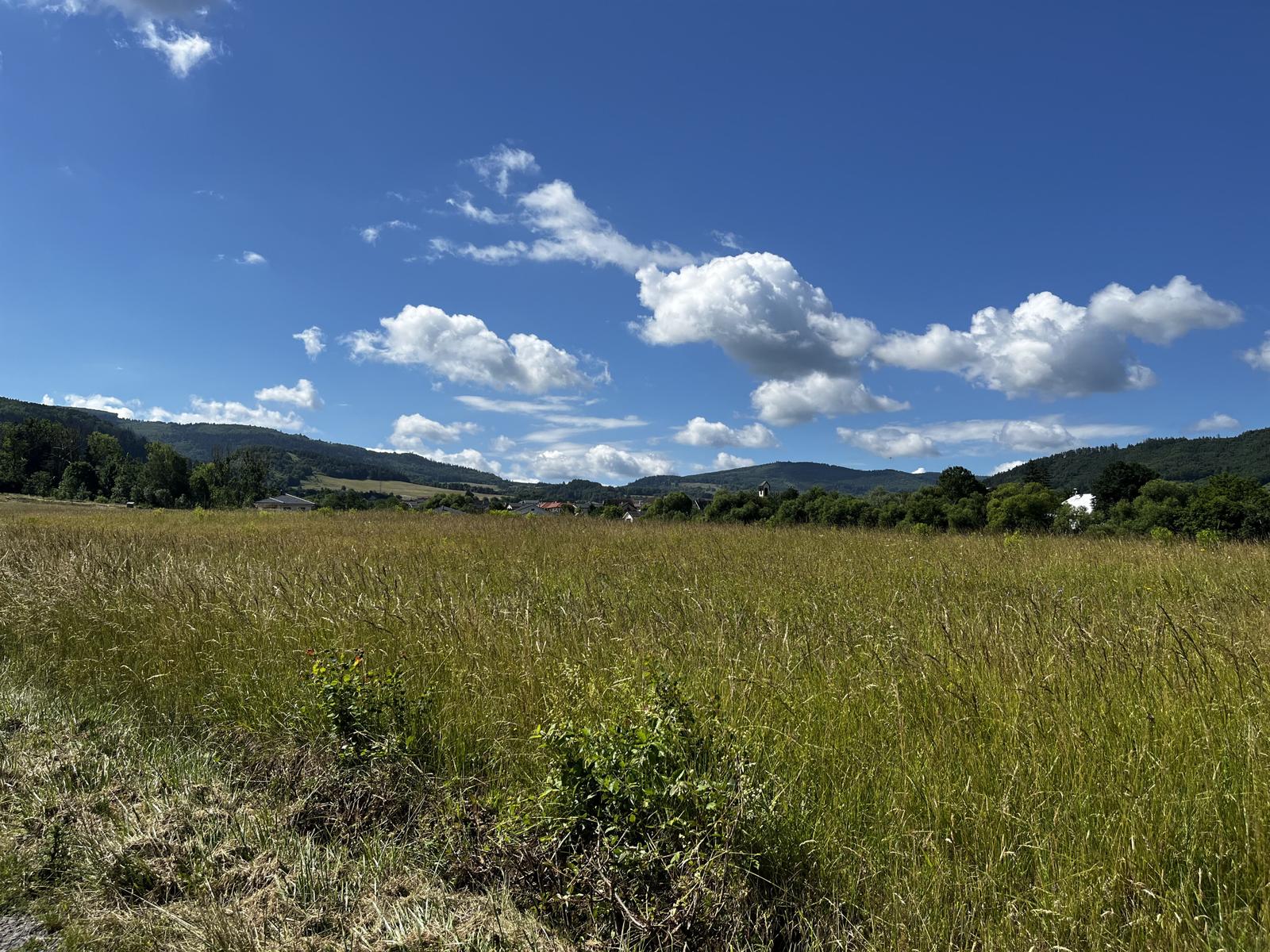 Na predaj slnečný pozemok s veľkým potenciálom (2555 m²) – Stožok