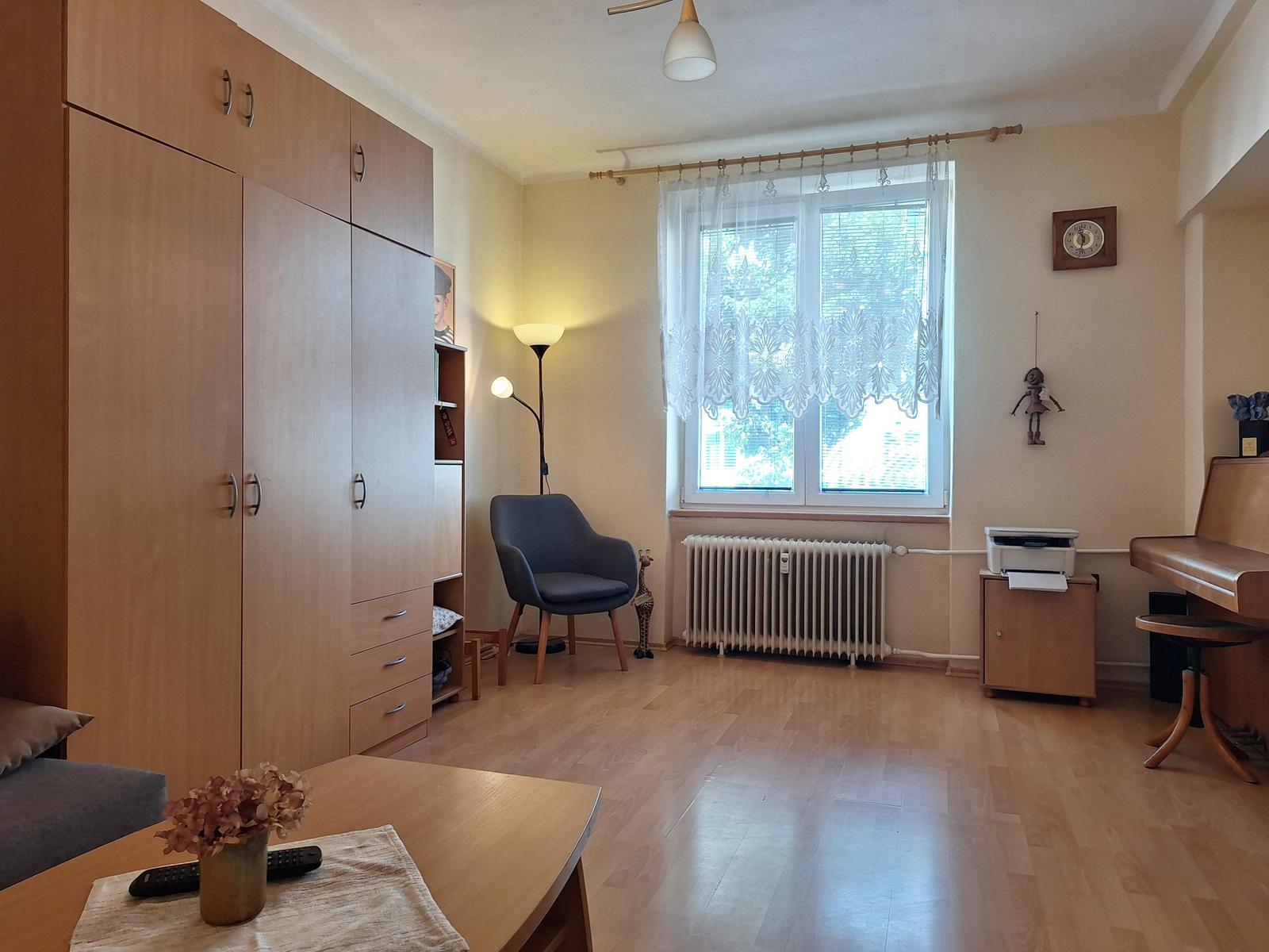Výborná cena ! 3-izbový byt s upravenou dispozíciou priamo v centre Zvolena – fotka 2