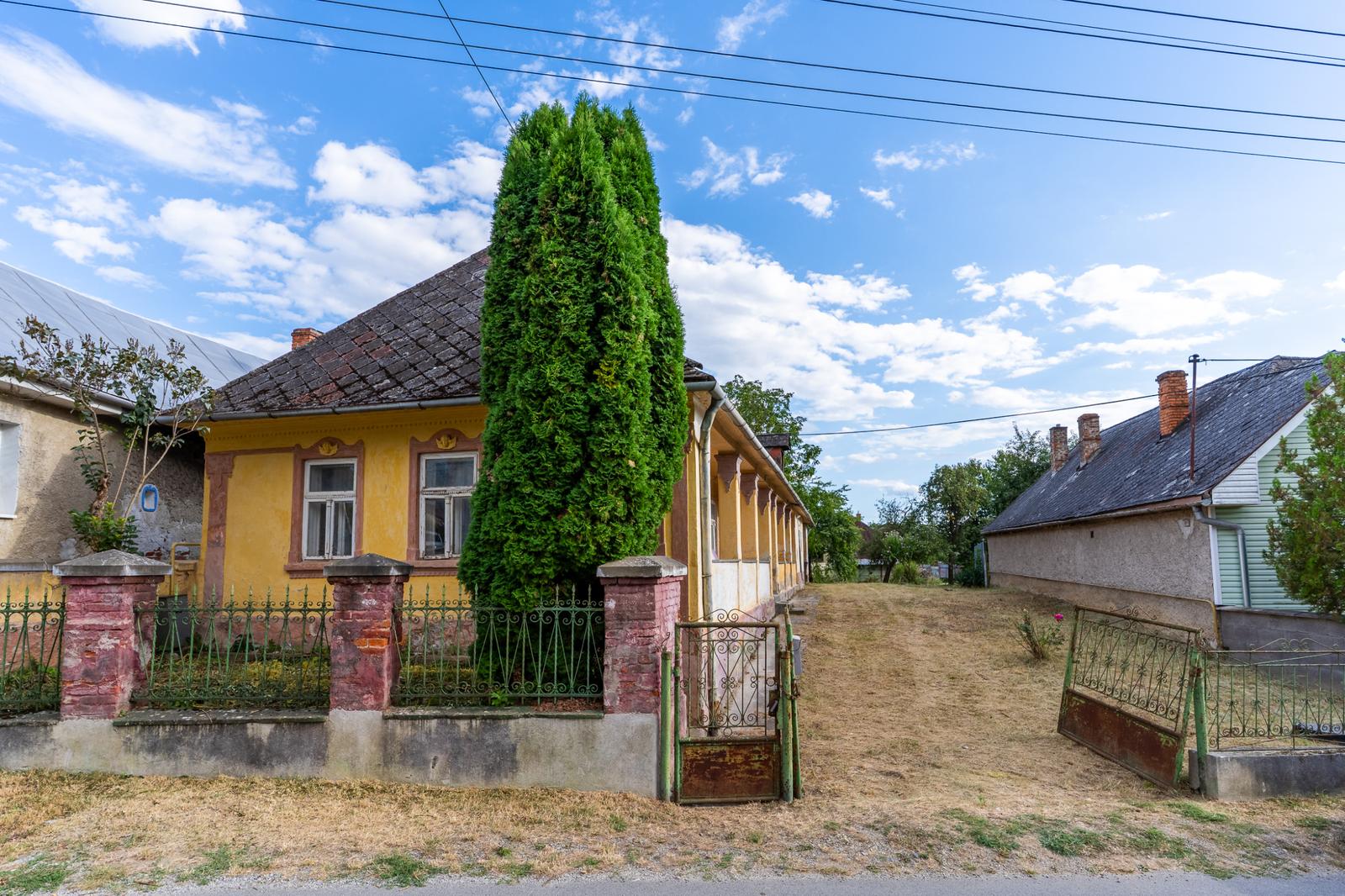 PREDAJ starý gazdovský dom, pozemok 1357m2– Košická Polianka – fotka 2