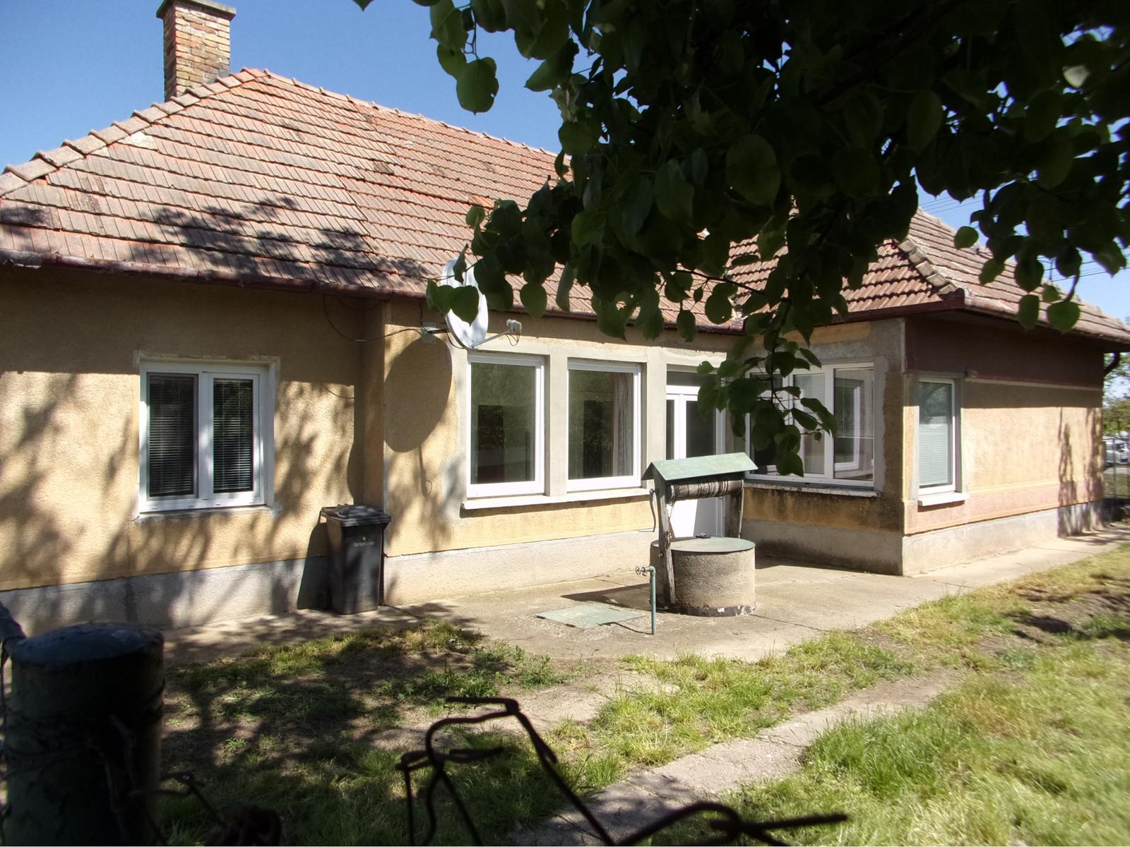 ZNÍŹENÁ CENA rodinný dom 120 m2, pozemok 2091 m2, Semerovo, Nové Zámky