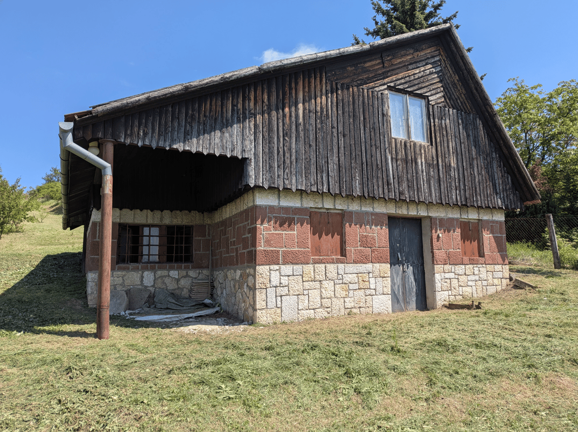Na predaj chata vo vinohradníckej oblasti Staré Levice