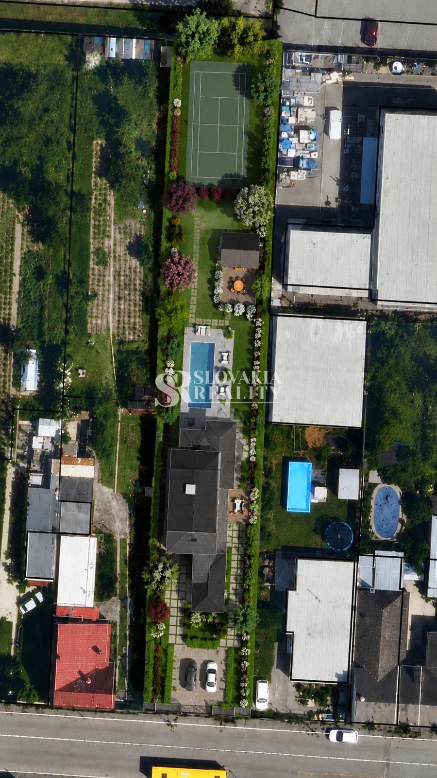 STAVEBNÝ POZEMOK - 1400 m², všetky IS na pozemku