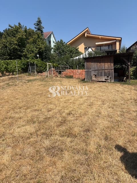 Stavebný pozemok 1 093 m², všetky siete pred pozemkom
