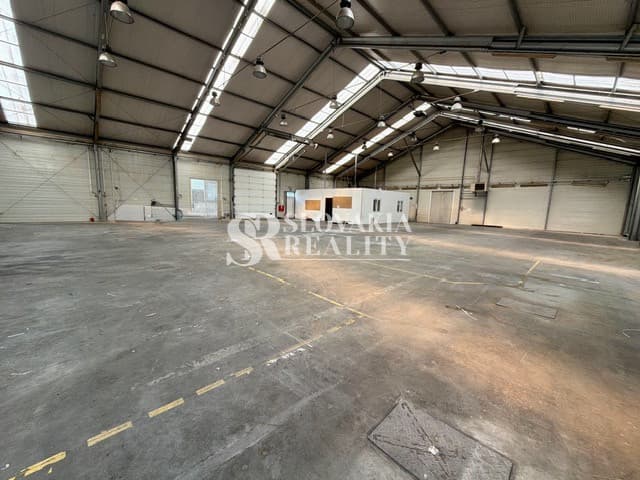 Prenájom haly 700 m² s rampou Nitra – Cabaj