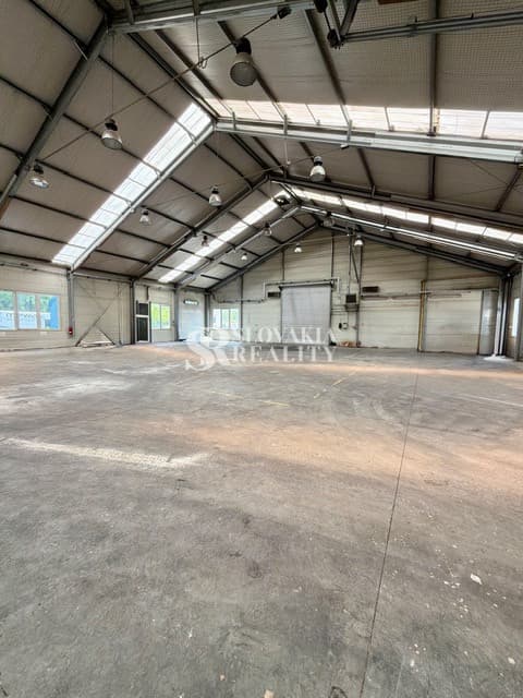 Prenájom haly 700 m² s rampou Nitra – Cabaj – fotka 2