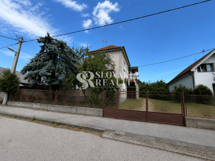 RD CHRENOVÁ s pozemkom 1 116 m², pôvodný stav