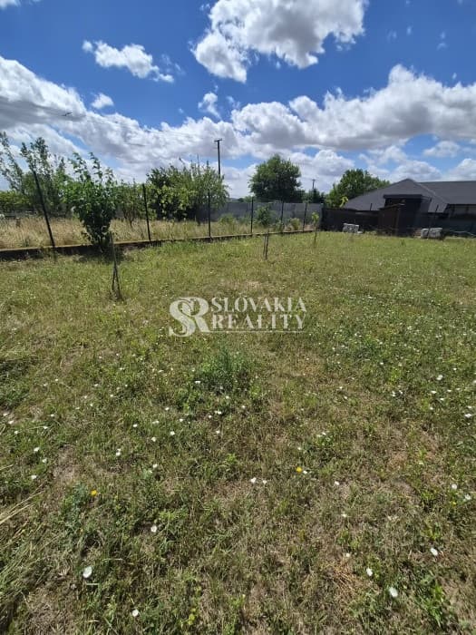 STAVEBNÝ POZEMOK 514 m²- všetky IS | Malé Chyndice – fotka 2