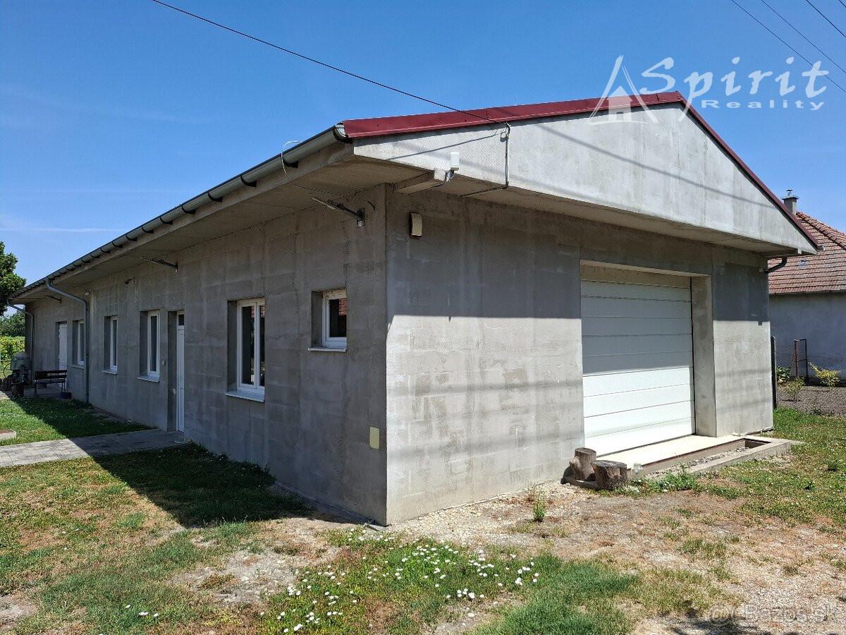 Predaj: Priestranný objekt pre podnikanie aj bývanie – dielňa 295 m², pozemok 2 741 m² (Veľké Úľany – Hájmáš)