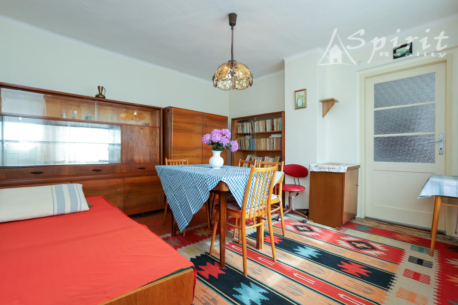 3-izbový rodinný dom s pozemkom 1 119 m² a záhradou s potôčikom – Dolné Dubové