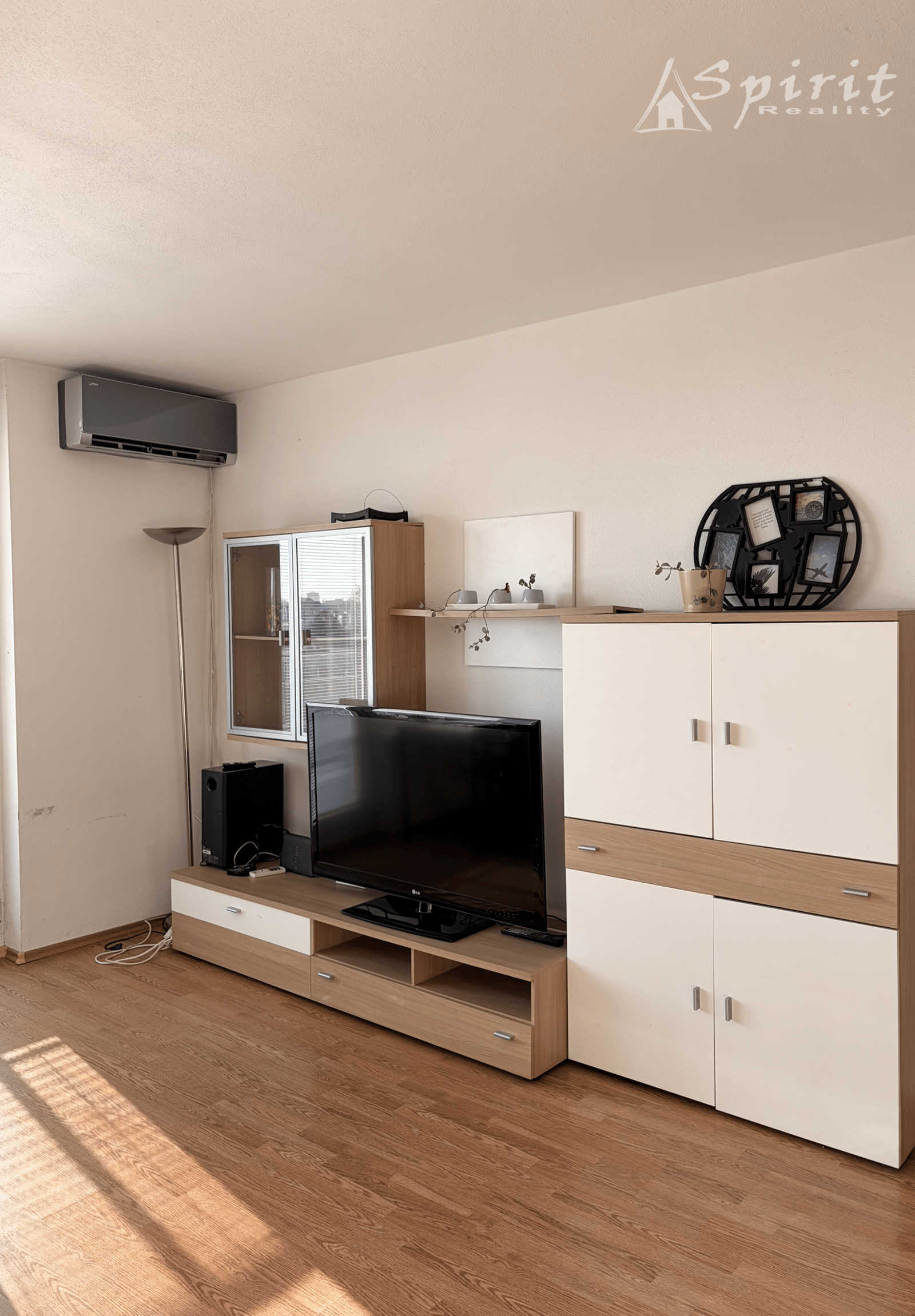 Priestranný 4-izbový byt, 5/8 posch. 95m2, klimatizácia, bezproblémové parkovanie, Bratislava - Nové Mesto,