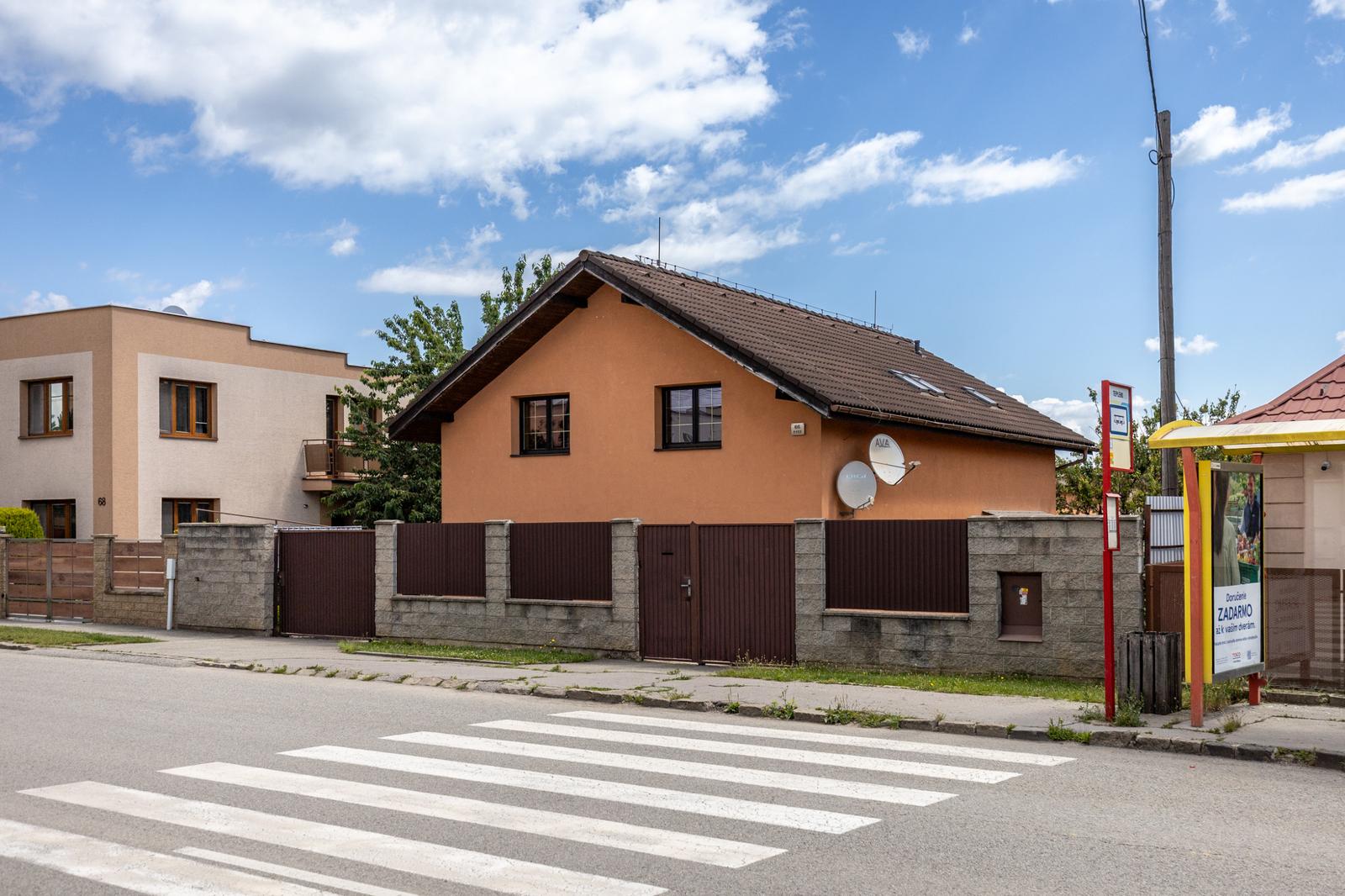 Priestranný rodinný dom s garážou, Abovská ul., Košice-Barca – fotka 2