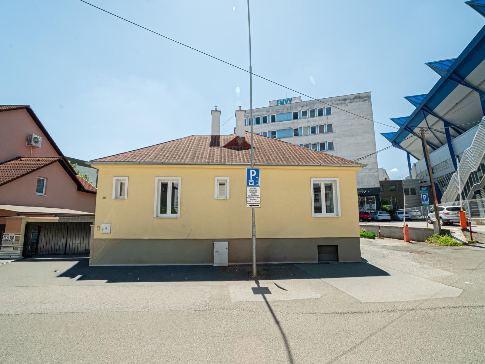 Priestranný rodinný dom na Nerudovej ulici v Košiciach – fotka 2