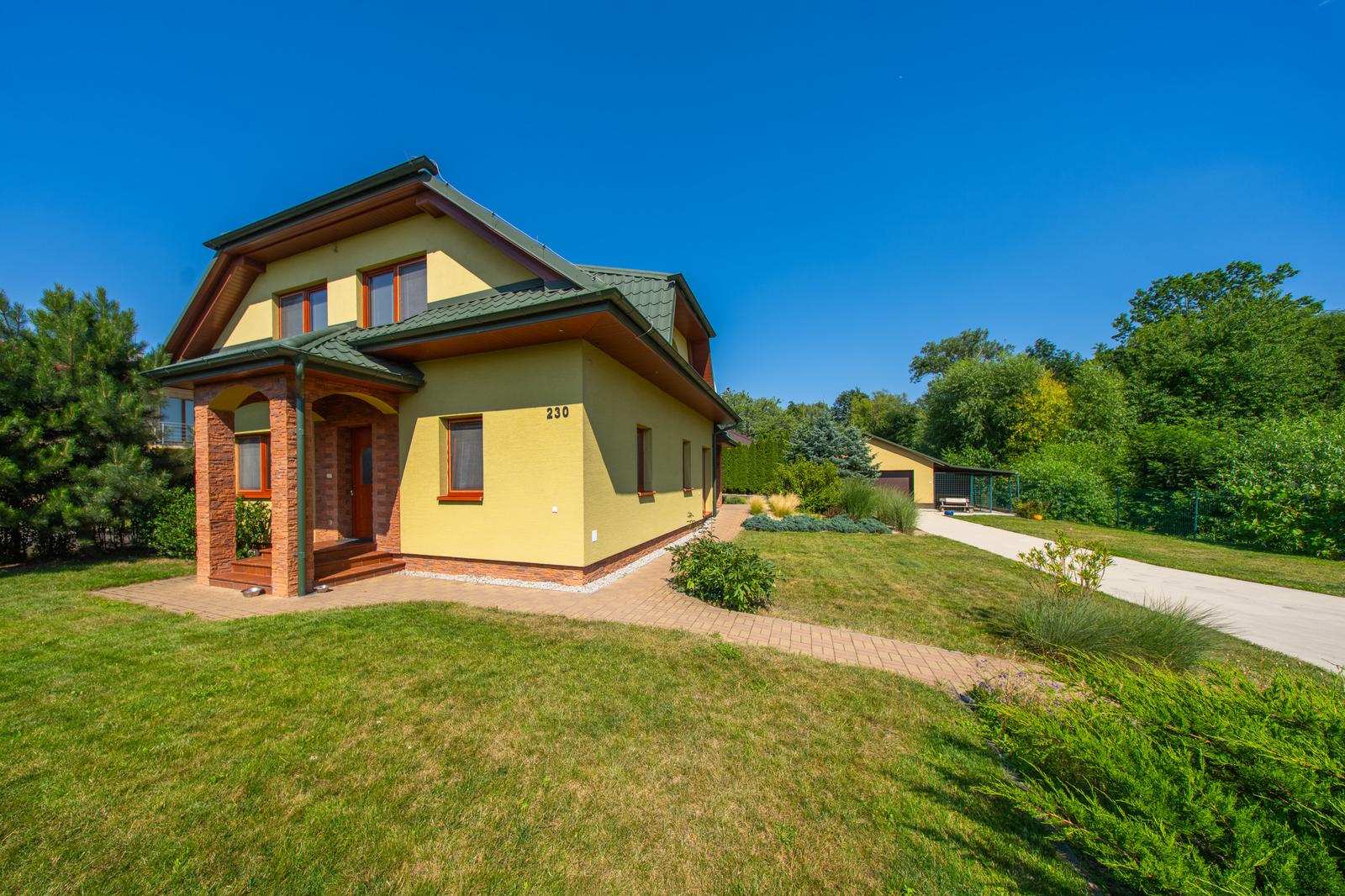 NOVÁ CENA Priestranný rodinný dom s dvojgarážou, Teriakovce – fotka 2