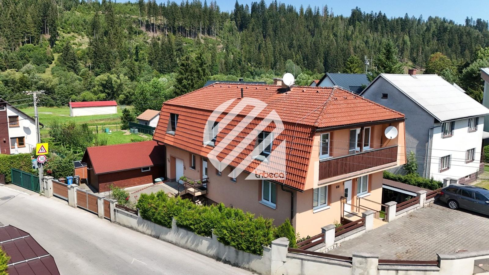 Nová cena! Dom, ktorý môže zarábať: 2 byty+dielňa+garáž+pozemok 1276 m2 v Čiernom-Trojmedzie. – fotka 2