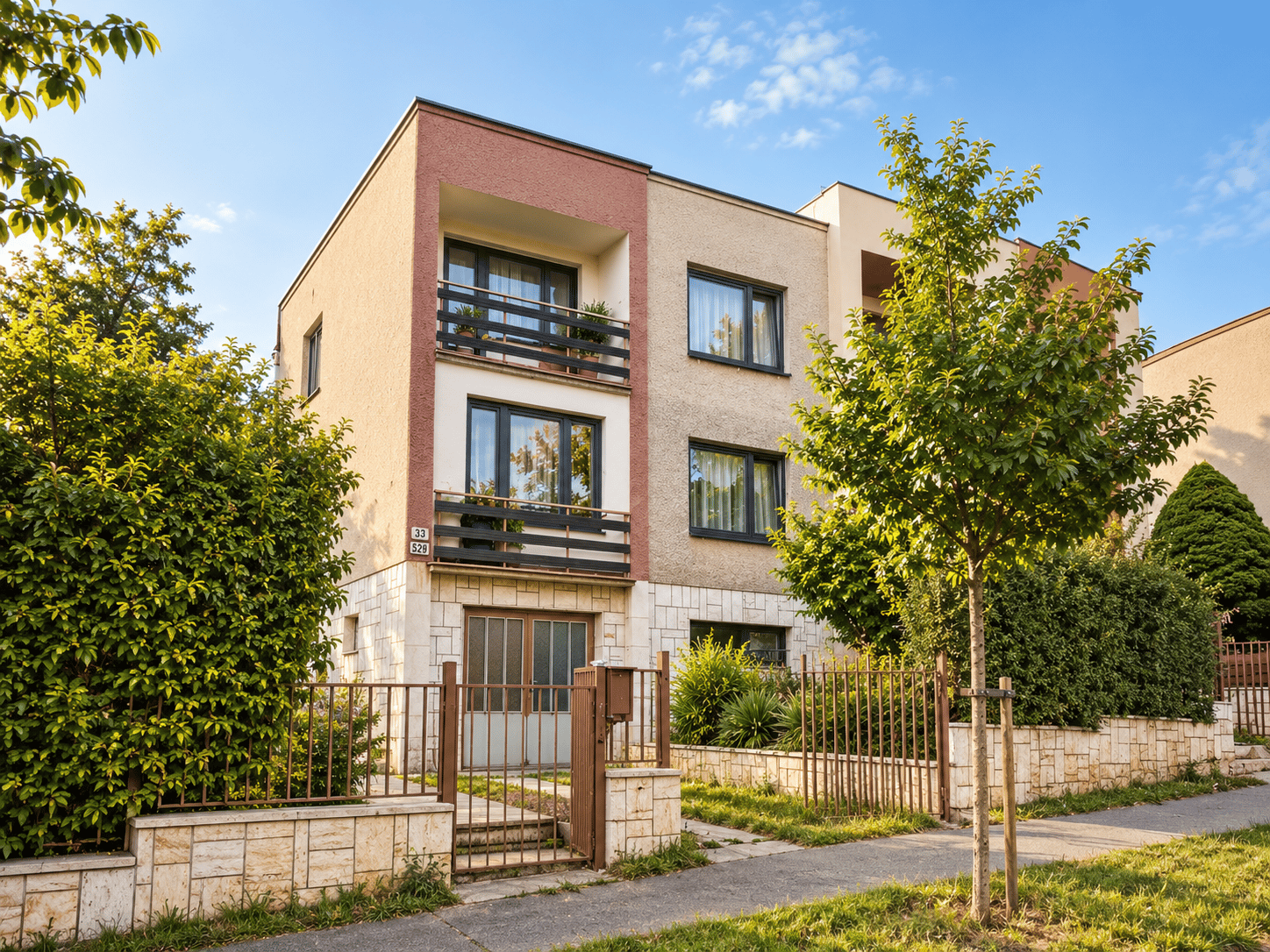 UBYTOVANIE PRE FIRMY A PRACOVNÉ TÍMY – 5 IZIEB | 10–13 OSÔB | PARKOVANIE | SKLADOVÉ PRIESTORY