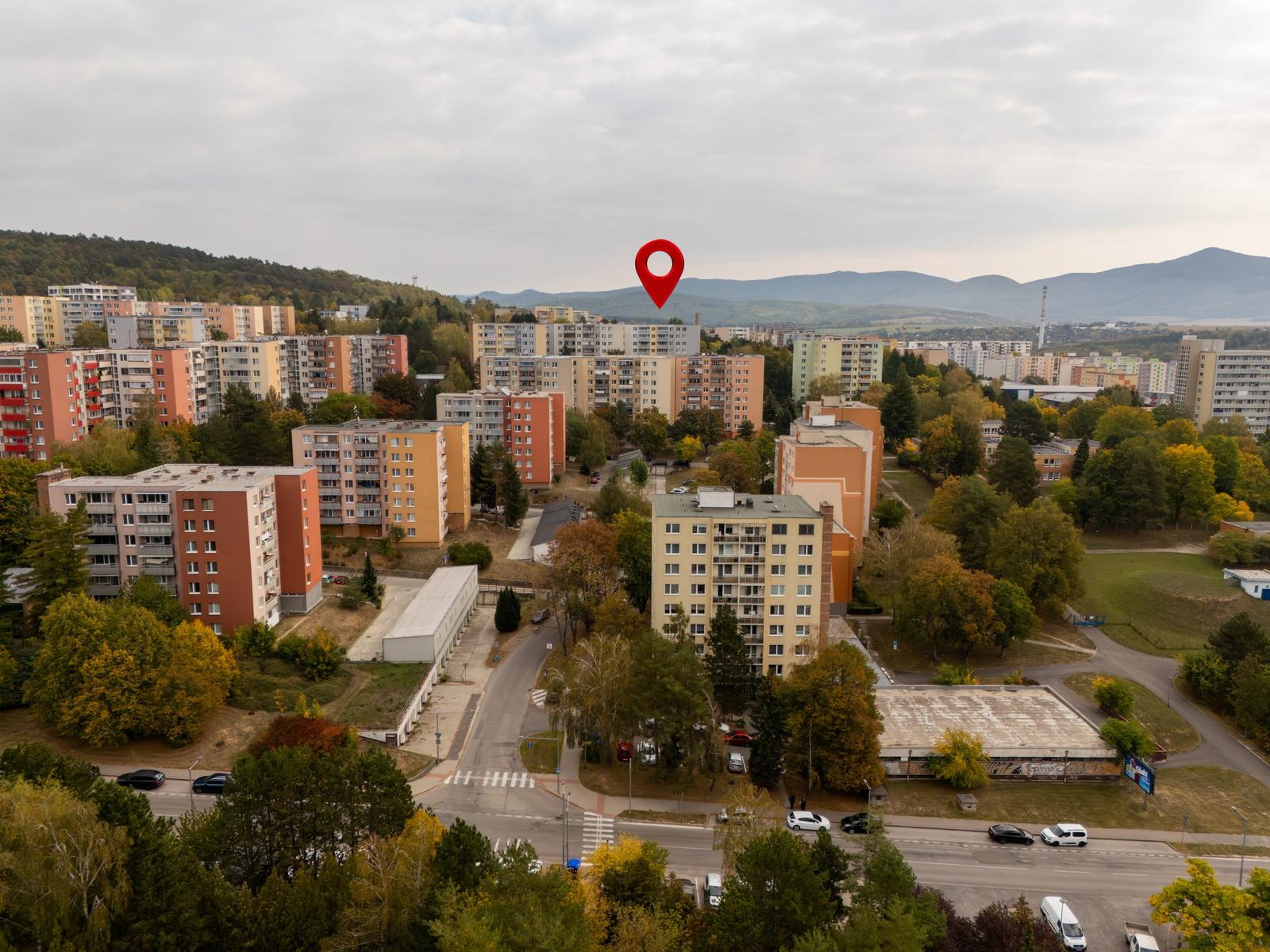 NA PREDAJ |   3-IZBOVÝ BYT | 70 m² | TRENČÍN – fotka 2