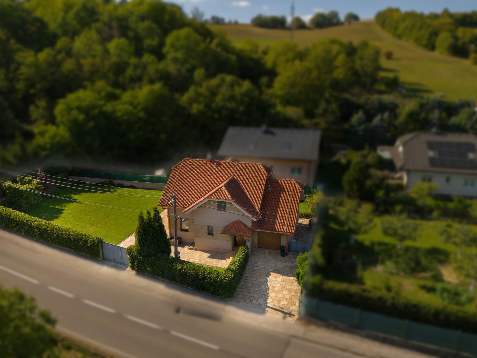 NA PREDAJ | Elegantný rodinný dom SKALKA NAD VÁHOM